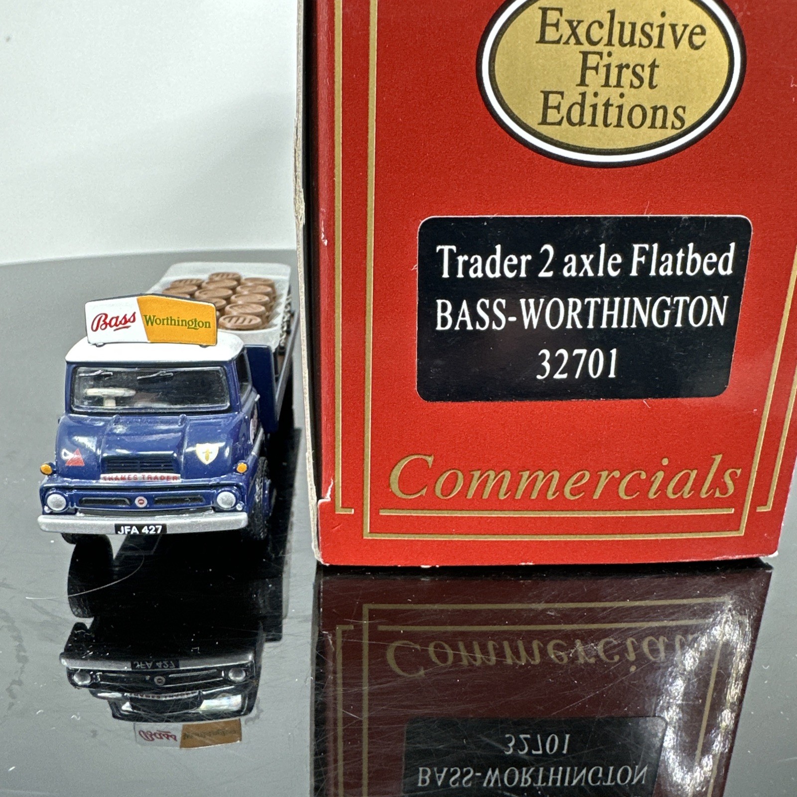 EFE THAMES TRADER FLATBED TRUCK BASS WORTHINGTON 1/76 32701