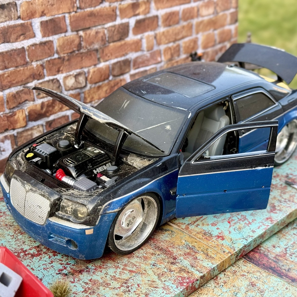 Jada Dub City Chrysler 300C Blue Black 1/18 Scale Diorama Model