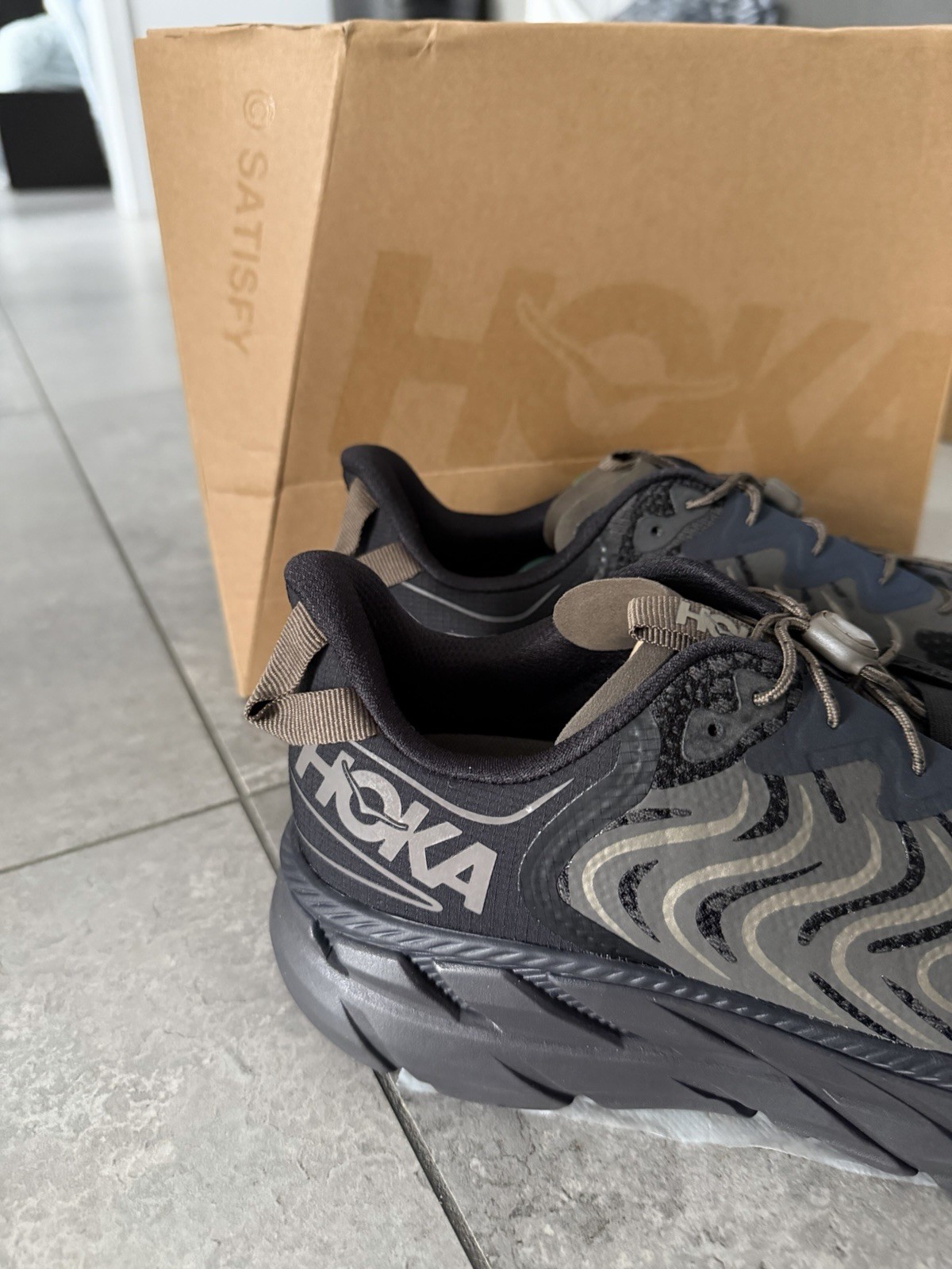 HOKA ONE ONE Satisfy Clifton LS Size US 10 Brand New image 10