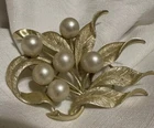 VINTAGE SIGNED EMMONS LEAF BROOCH PIN FAUX LARGE PEARLS COSTUME JEWELRY !!