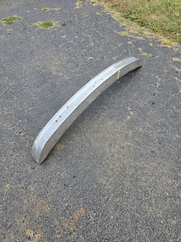 1970's 1972 Volkswagen Super Beetle front bumper OEM Geniune Foto 3 de 4