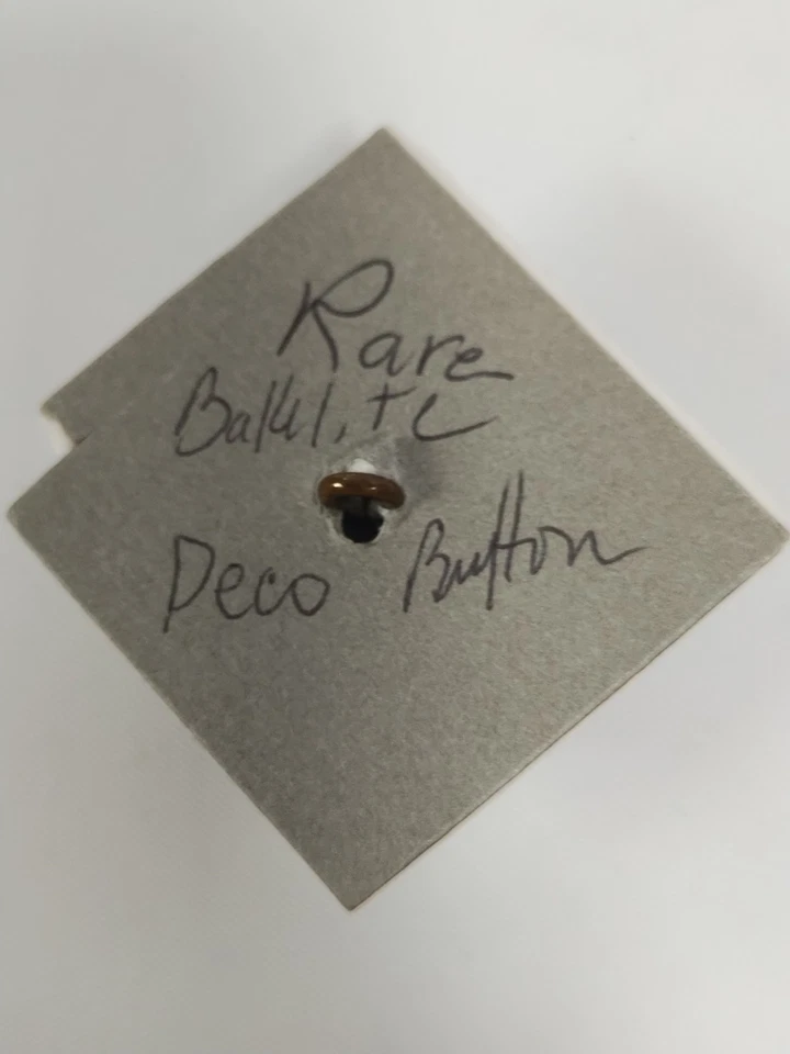 Vintage antique bakelite button round with triangle, big and beautiful - Image 4 of 4