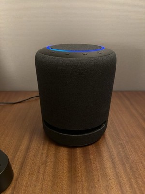 Amazon Echo Studio Multiroom-Lautsprecher - Schwarz (Modellnummer 02T2V3)