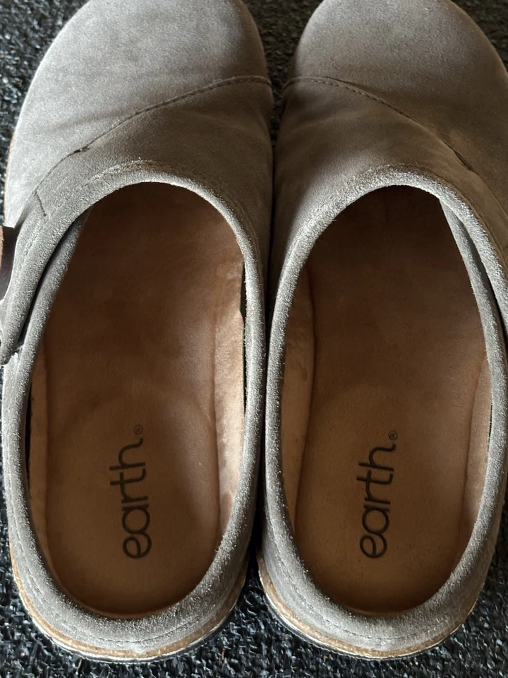 Earth Women's Size 8-Ezra Round Toe Suede Casual Slip-On Flat Clogs-Dark Green - Image 3 of 4