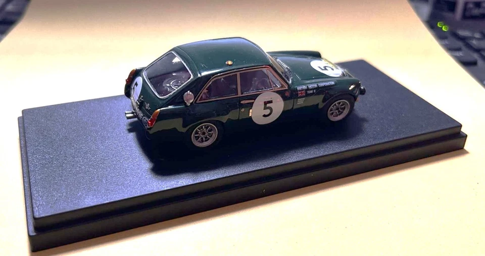 MG B GT N 5 MARATHON DE LA ROUTE 1968 PINKO AUTOMODELLI 1/43 - Immagine 2 di 2