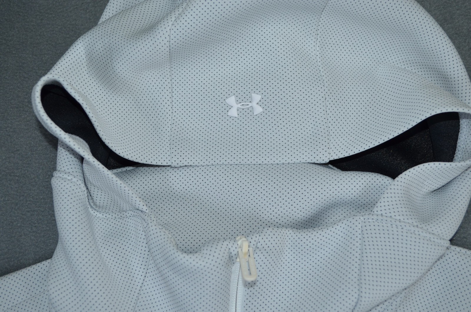 Under Armour Temperature-Control Zip Jacket 13178… - image 3
