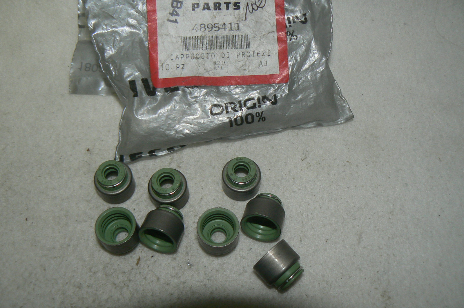 IVECO lot 8 joints soupapes OEM : 4895411 pièce 100% origine  