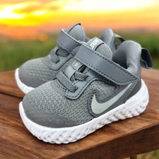 Nike Revolution 5 Toddler Size 2C Gray Sneaker Hook Loop Running Shoe BQ5673-004