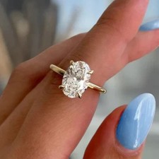 High End Lab Grown Oval Cut Diamond Ring VVS 3,2 Karat 14k Gelbgold E F