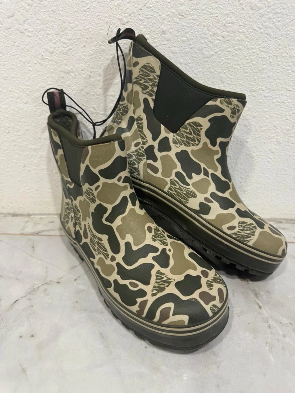 Magellan Outdoors Women's Warm Camp Boots Sz 7 Camo