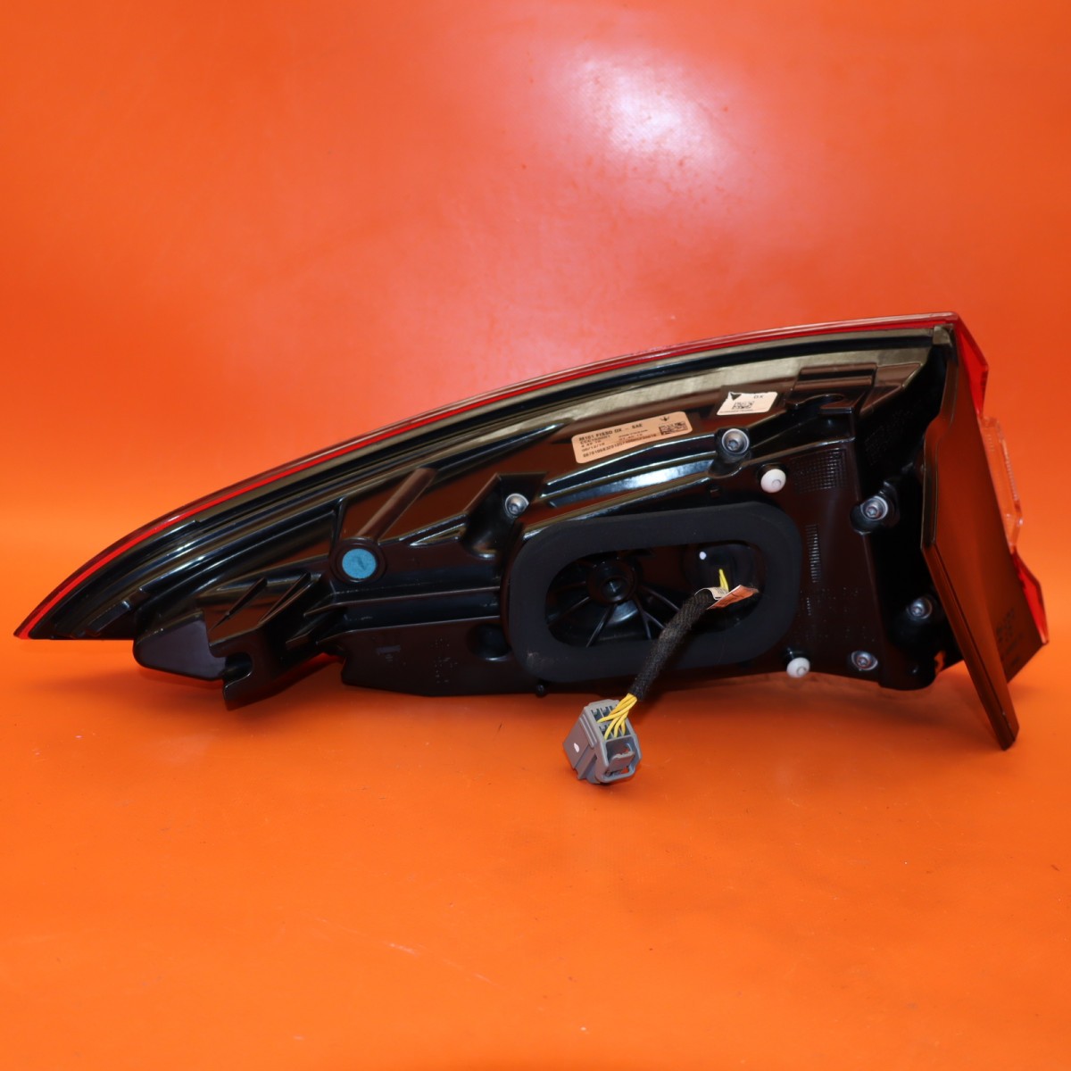 MASERATI LEVANTE TAIL LIGHT RIGHT PASSENGER 2017 2018 2019 2020 670106832 LED