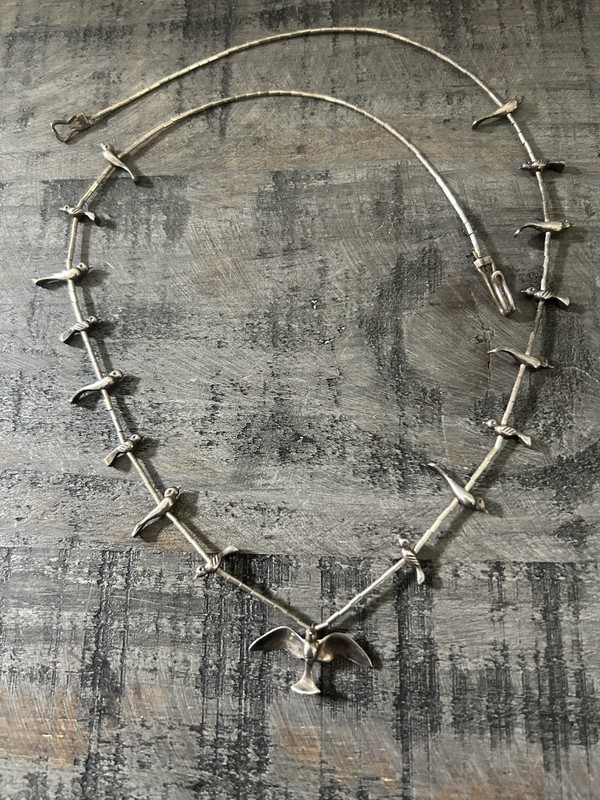 VINTAGE NATIVE AMERICAN STERLING SILVER BIRD FETISH NECKLACE