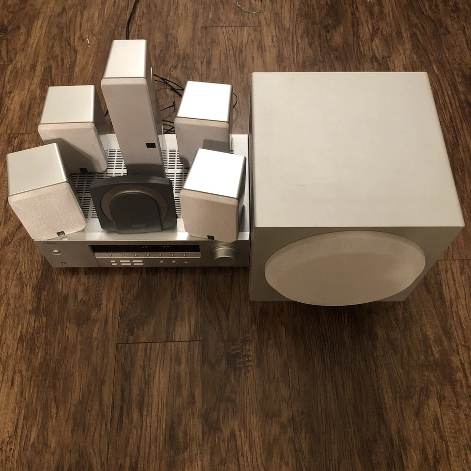Yamaha HTR-5920 Home Theatre Surround Sound System with Remote and Instructions! - Image 2 of 4
