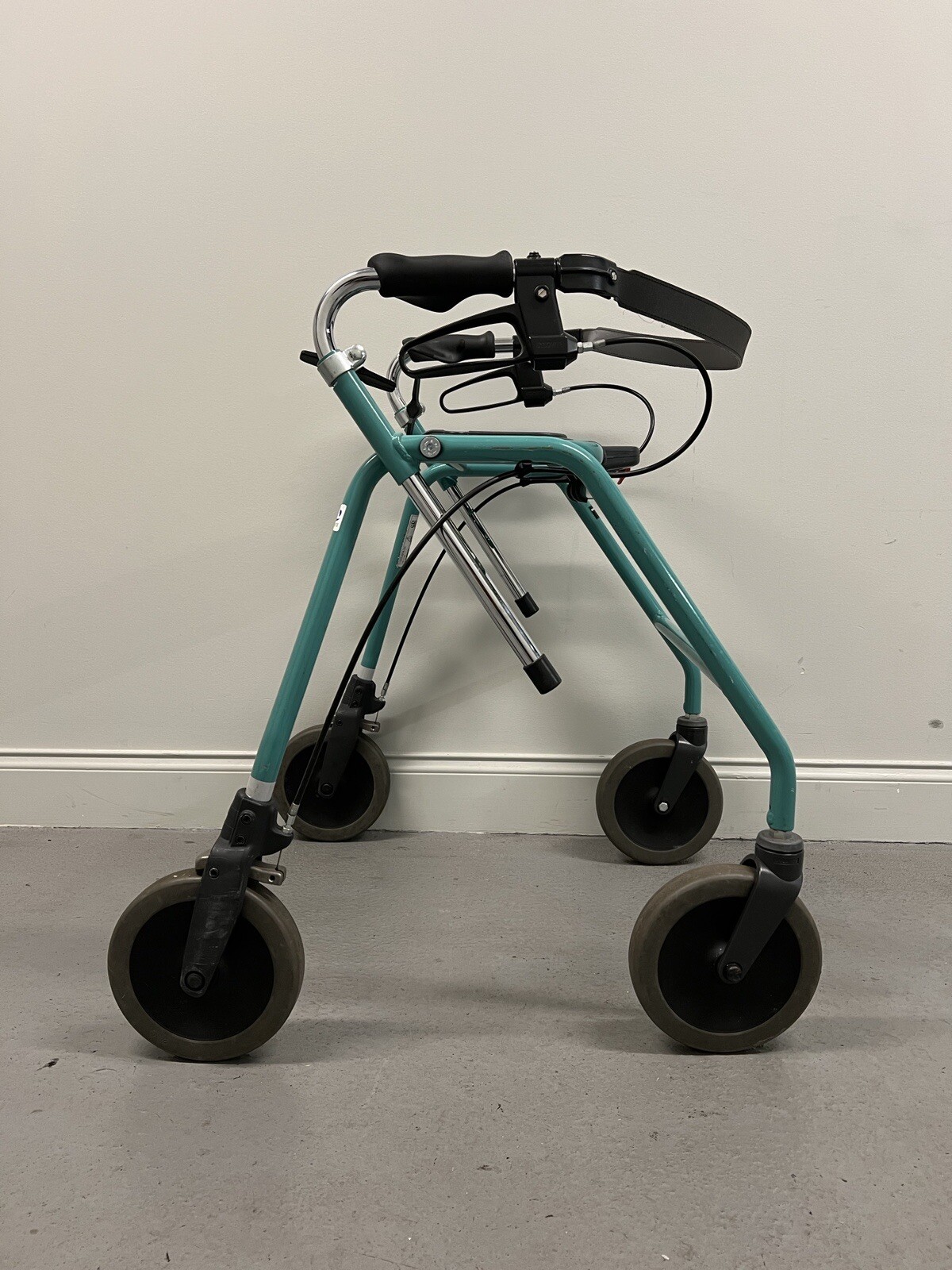 Dolomite Maxi + Plus 650 Heavy Duty 4Wheel Folding Walker Rollator