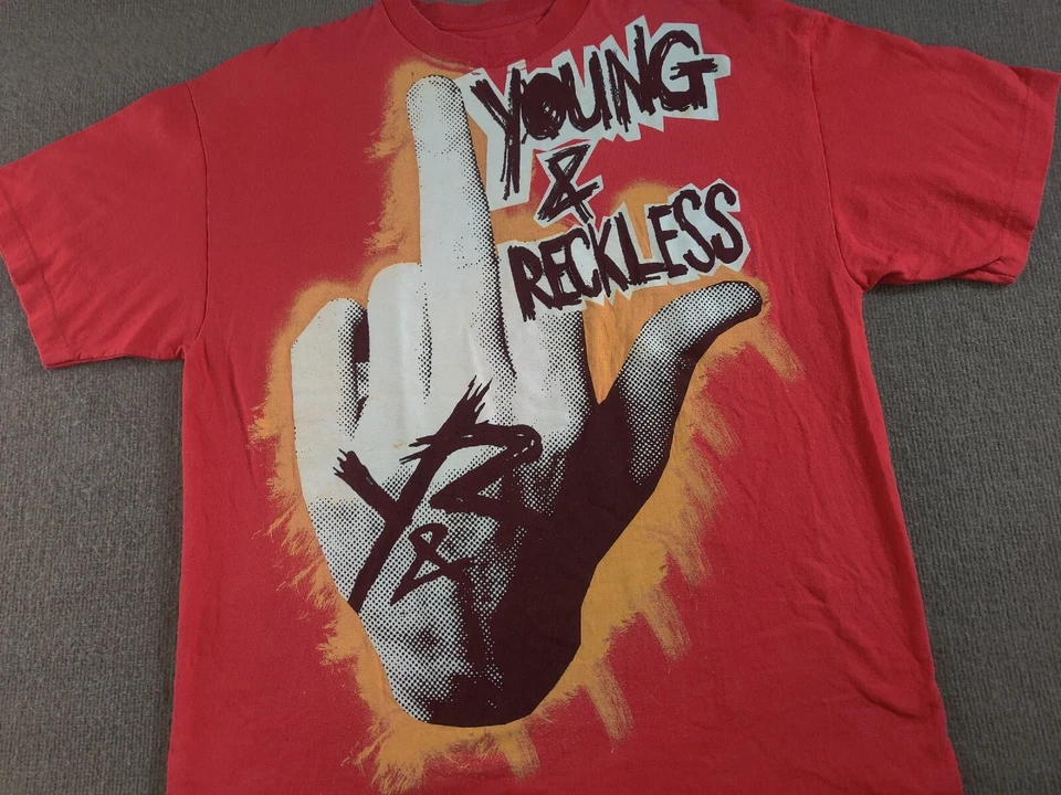 Camiseta para Hombres Young & Reckless XL Roja Dedo Medio Grande Gráfico FU Hecha en EE. UU. Foto 4 de 4