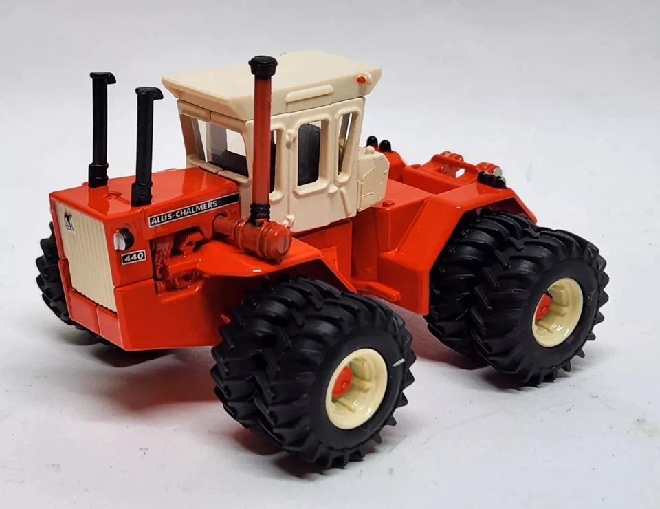 Allis-Chalmers 440 4wd Tractor 2017 National Farm Toy Show By Ertl 1/64 Scale - Image 4 of 4