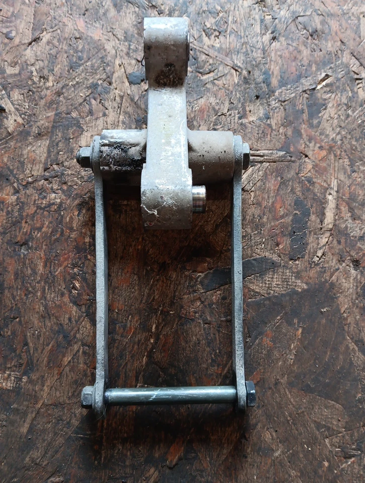 Enganche de suspensión 97 Yamaha OEM YAMAHA FZ750 E2 Foto 2 de 3