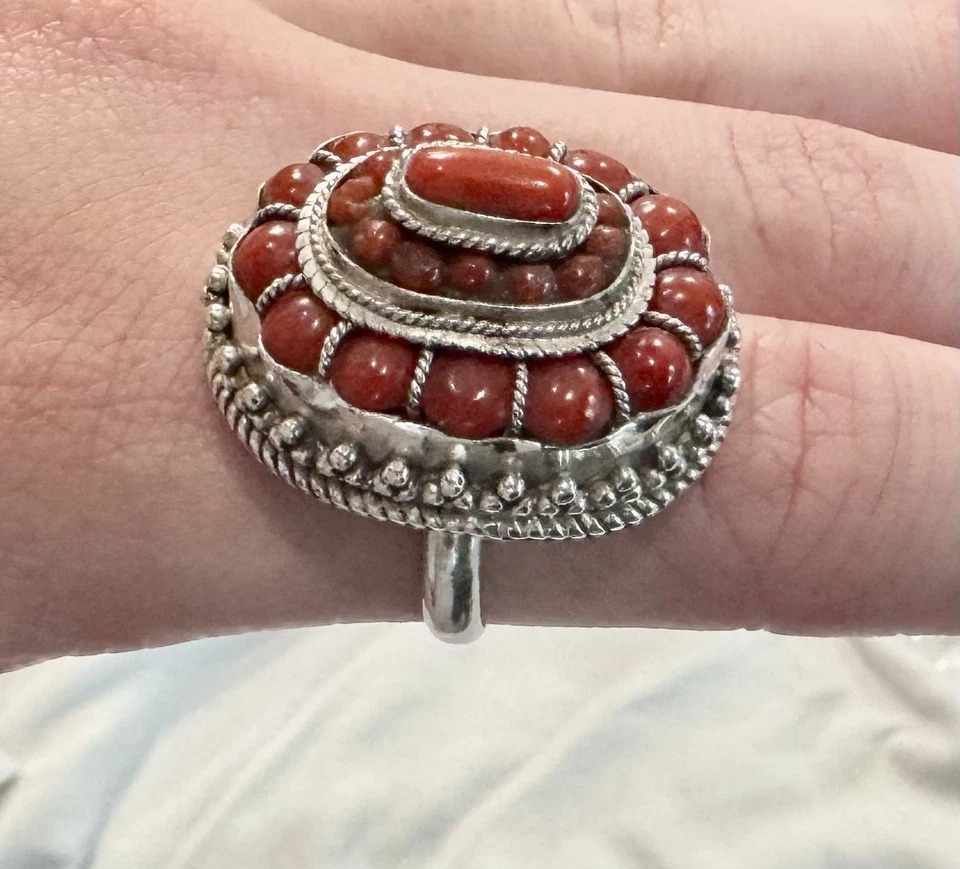 Anillo cúpula racimo coral rojo plata esterlina vintage talla 6,75, 23,7 g, hecho a mano Foto 2 de 4
