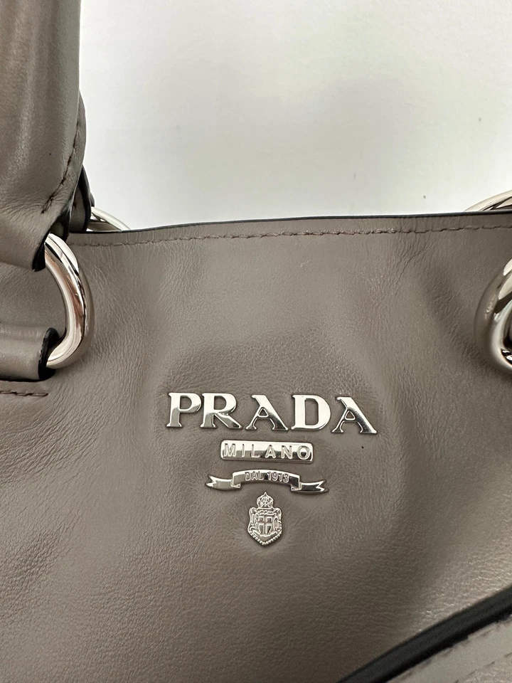 Original PRADA TASCHE Shopping BN2865 Argilla Grau soft Calf Silber Top Zustand - Bild 2 von 4