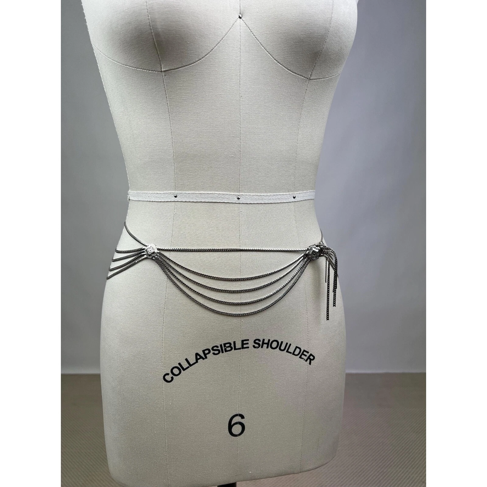 Collier ceinture châle ou chaîne corps vintage signé Christian Dior ton argent