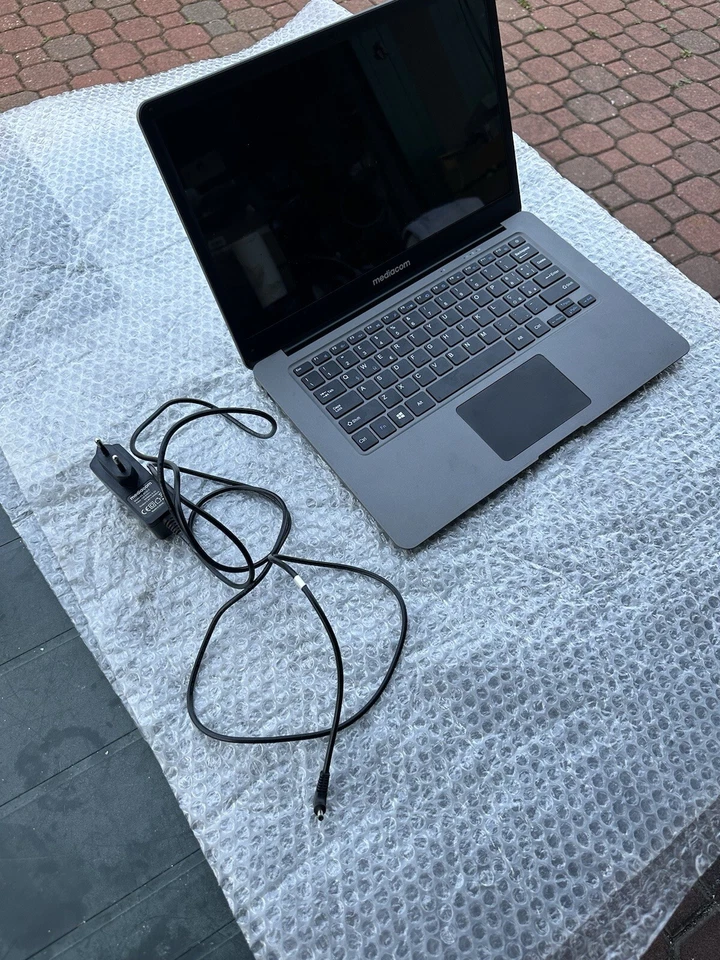 Mediacom Smartbook 140 M-SB140 Ram 2GB Ssd 128GB Funzionante Bene - Immagine 2 di 4