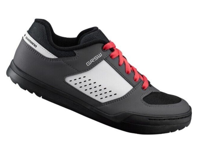 Женская велосипедная обувь Shimano GR5 SH-GR500W на плоской подошве серого цвета EU 38 US 65 с комфортным сцеплением 9190₽