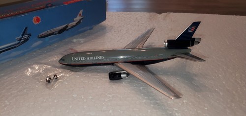 Aeroclassics United Airlines DC10-30 1:400 ACN1855U 1990 Battleship cols N1855U - Picture 2 of 8