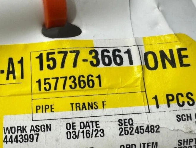 CADILLAC ESCALADE 1999-2007 TRANSMISIÓN ENFRIADOR DE ACEITE TUBO DE SALIDA P/N 15773661 OEM Foto 3 de 4