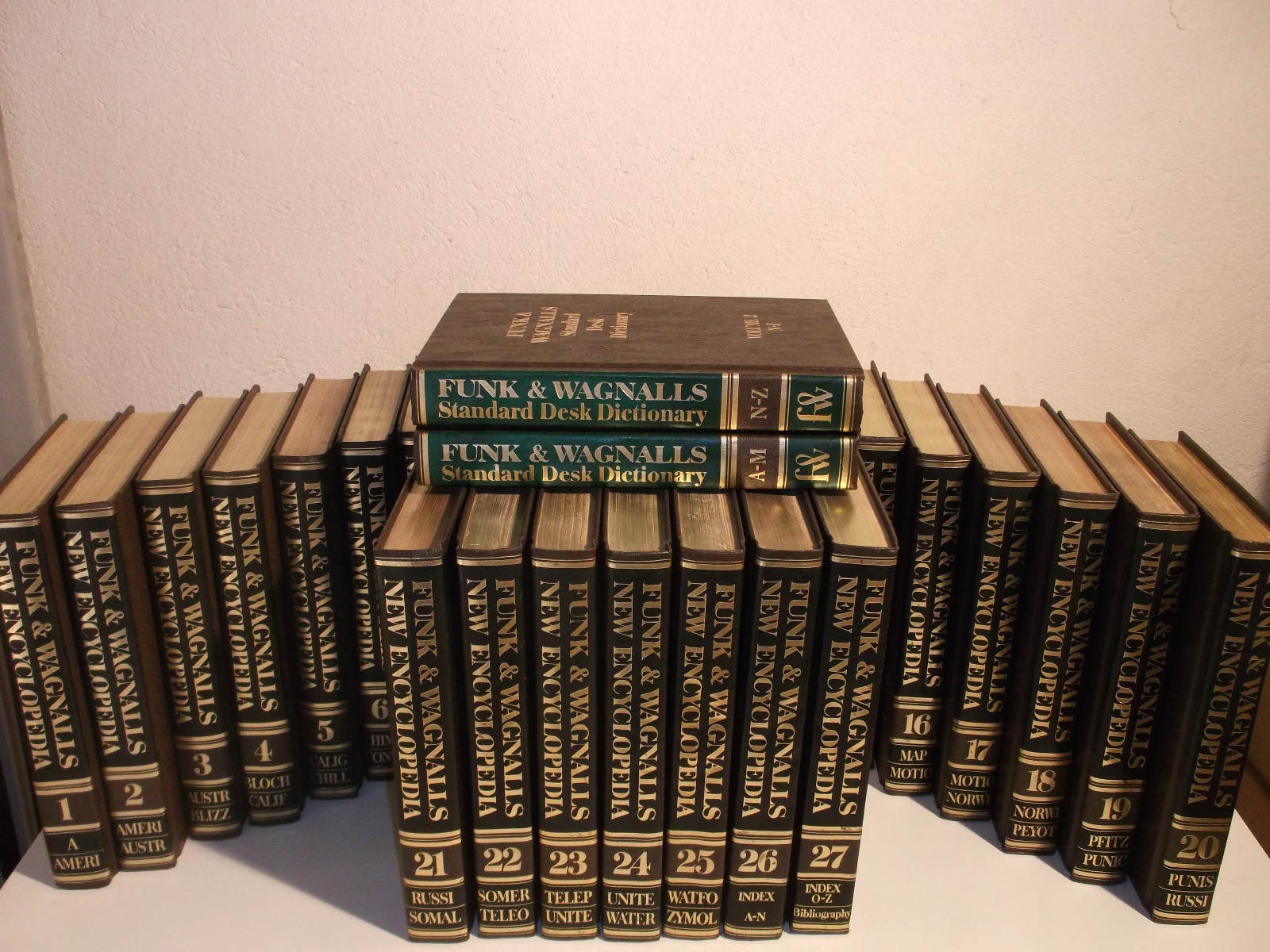 Funk & Wagnalis - New Encyclopedia - Bücherauflösung - ENGLISCH AUFLAGE - Bücher