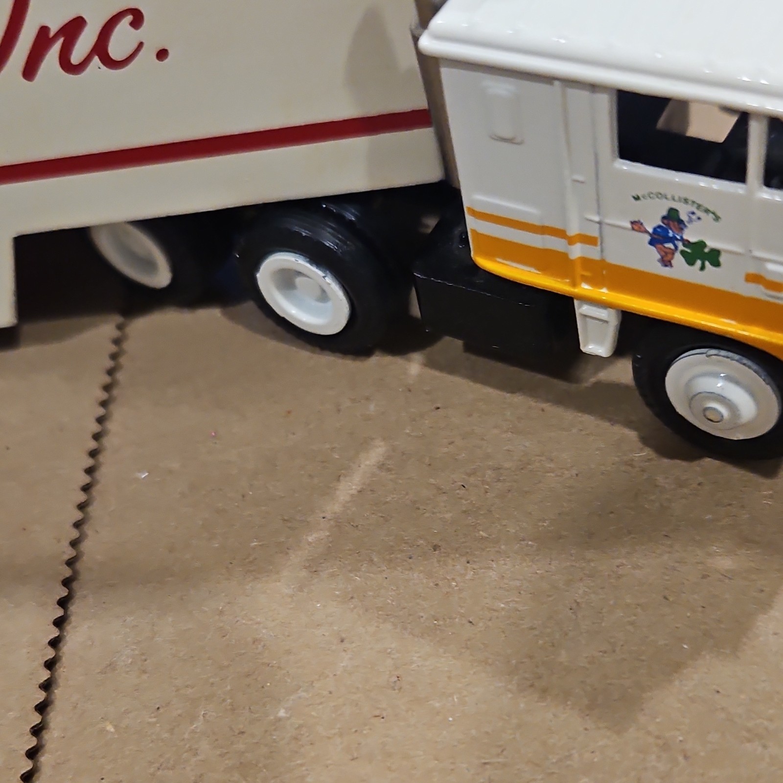 Wheaton Van Lines Inc. Diecast Tractor Trailer Semi White Yellow Red thumbnail 4