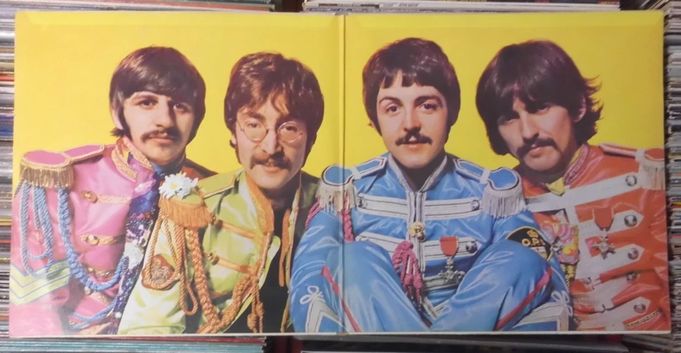 THE BEATLES LP: SGT. PEPPER'S LONELY HEARTS CLUB BAND (IT;Parlophone 3C06204177) - Bild 2 von 4