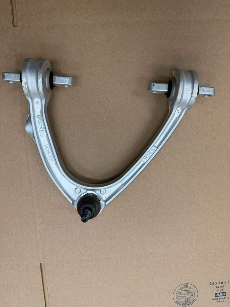 Ferrari Portofino FRONT+LEFT Control arm P/N 331575