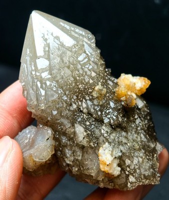 113g Demaged Rare Transparent Dragon Backbone Quartz Crystal Point Specimen