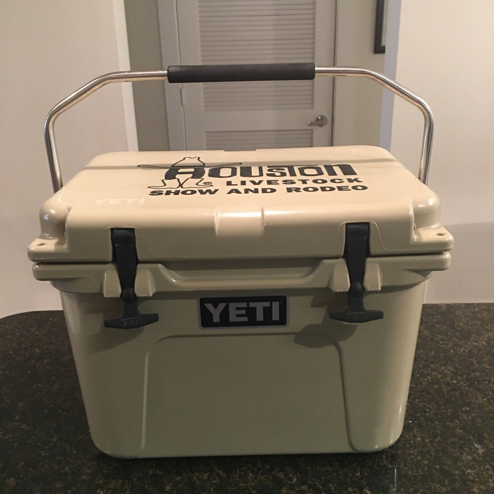 YETI ROADIE 20 COOLER YR20-112 WHITE ( WITH LOGO COMPANY