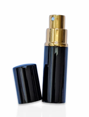 Spray de viaje perfume en aerosol negro y dorado 10 ml recargable.