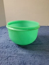 Tupperware Crisp It Lettuce Keeper Bowl 1424-2 NO LID WARE SEE PICS.