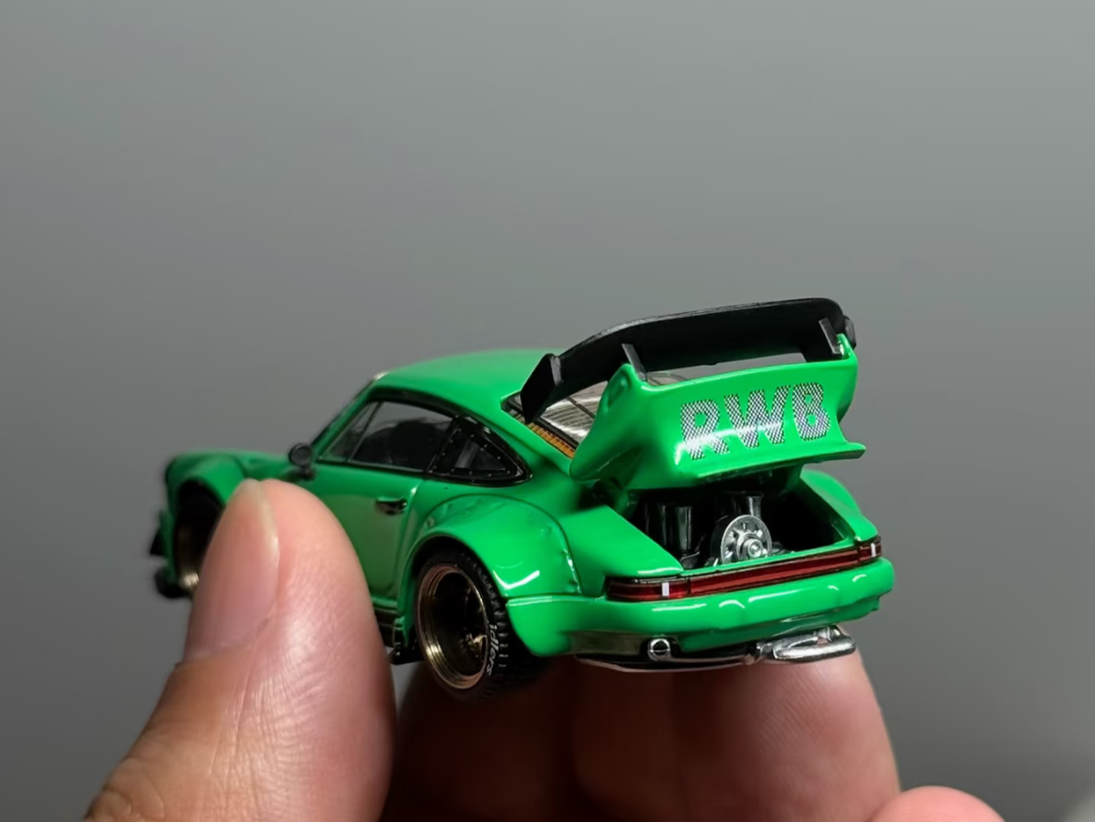 Xcartoys x Pop Race 1:64 Porsche RWB 930 Rauh-Welt Green HEC 2026