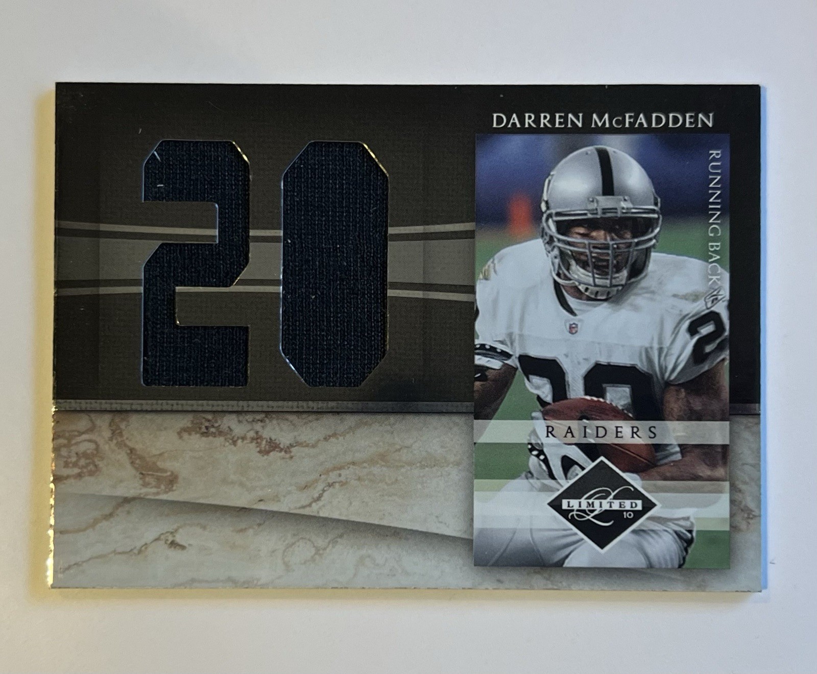 DARREN MCFADDEN 2010 Panini Limited Game Worn Used Jersey Card #19 - 04/25 view 1