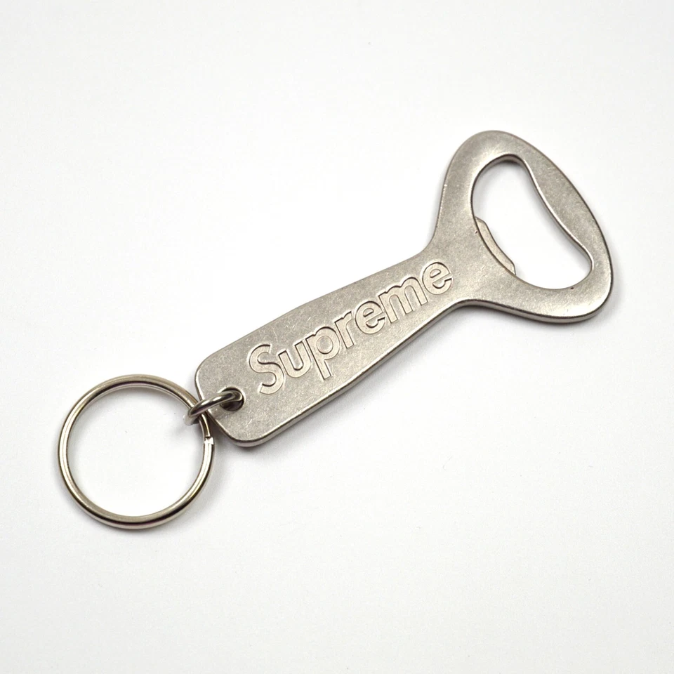 Llavero abridor de botellas Supreme metal plateado FW24 nuevo Foto 2 de 3