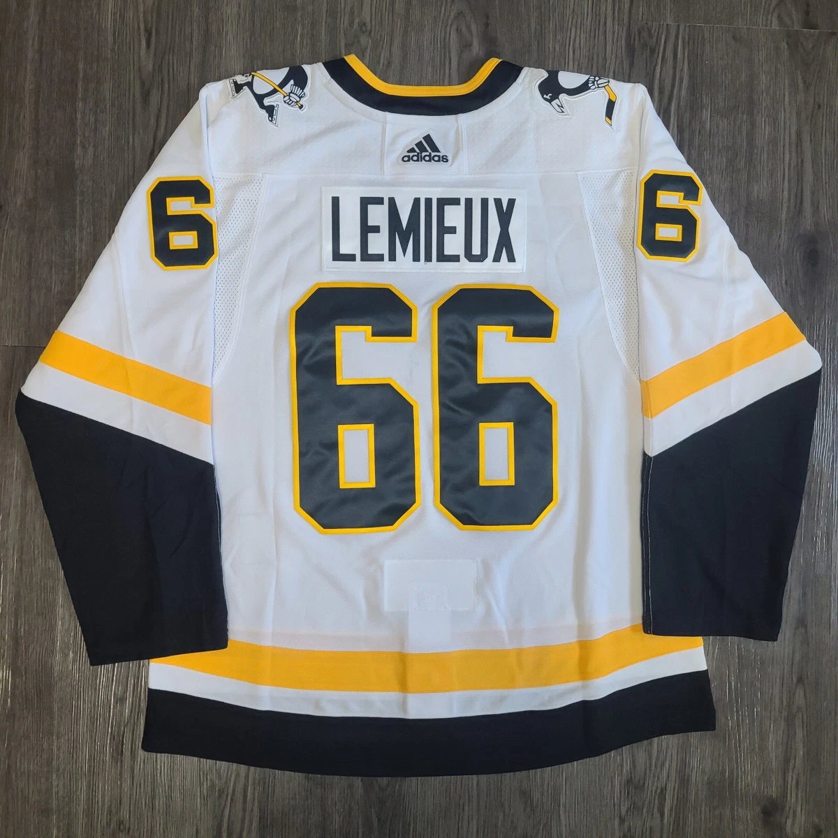 Mario Lemieux Models Pittsburgh Penguins' New Reverse Retro Jersey - CBS  Pittsburgh