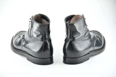 Alden 40509H Indy boot is built on the TruBalance last. The model has a Horween Black Shell Cordovan leather upper with a single leather outsole.