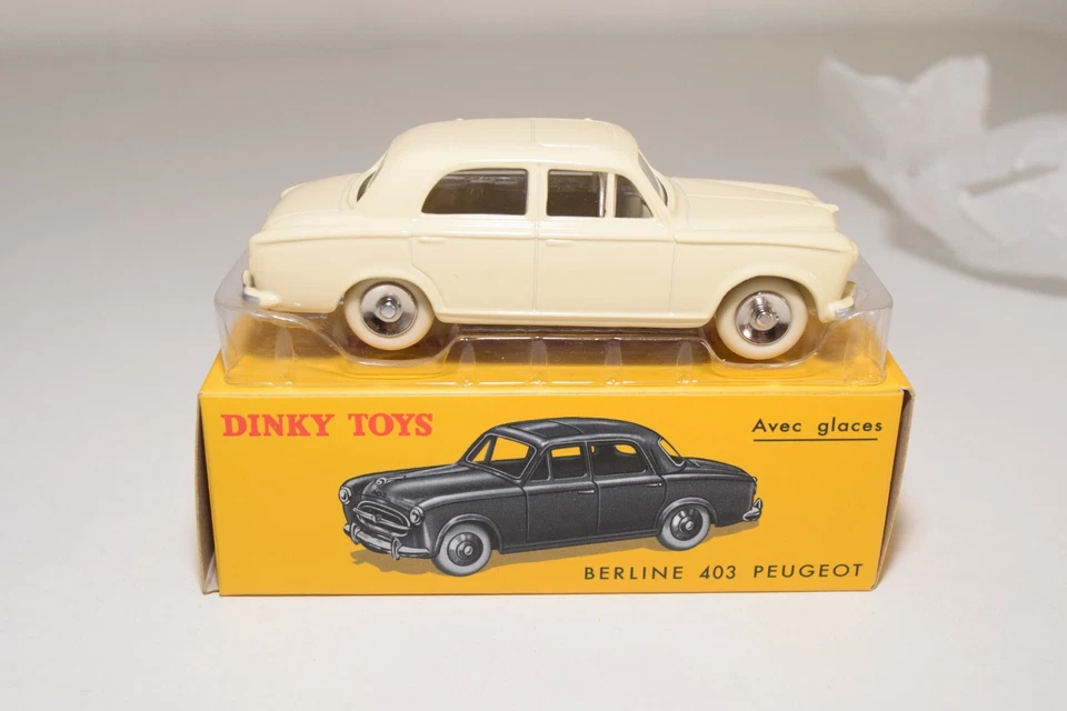 A40 1:43 DINKY TOYS ATLAS 521 PEUGEOT 403 SEDÁN CREMA NOEL NAVIDAD 2012 SIN USAR, EN CAJA Foto 4 de 4