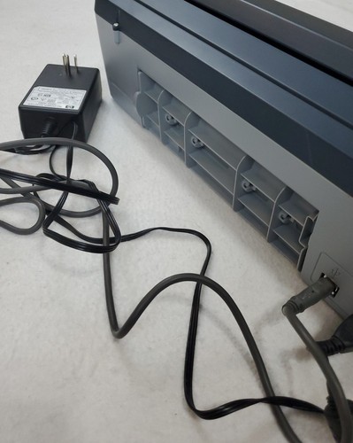 HP Deskjet 3650 Farb-Tintenstrahldrucker + Druckkabel - funktioniert, keine Tinte - Bild 6 von 6