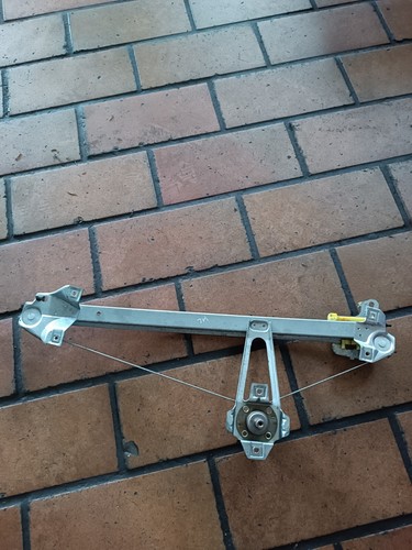 Original BMW E30 Limousine Touring Fensterheber hinten links manuell 1935635