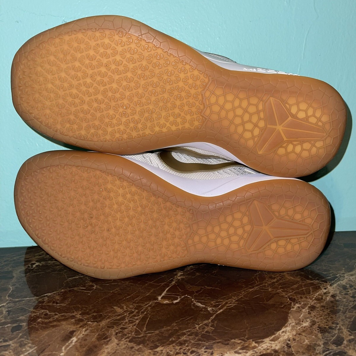 Size 10 - 852425-107 Nike Kobe A.D. White/Metallic Gold Big Size 10 - 852425-107 Nike Kobe A.D. White/Metallic Gold Big