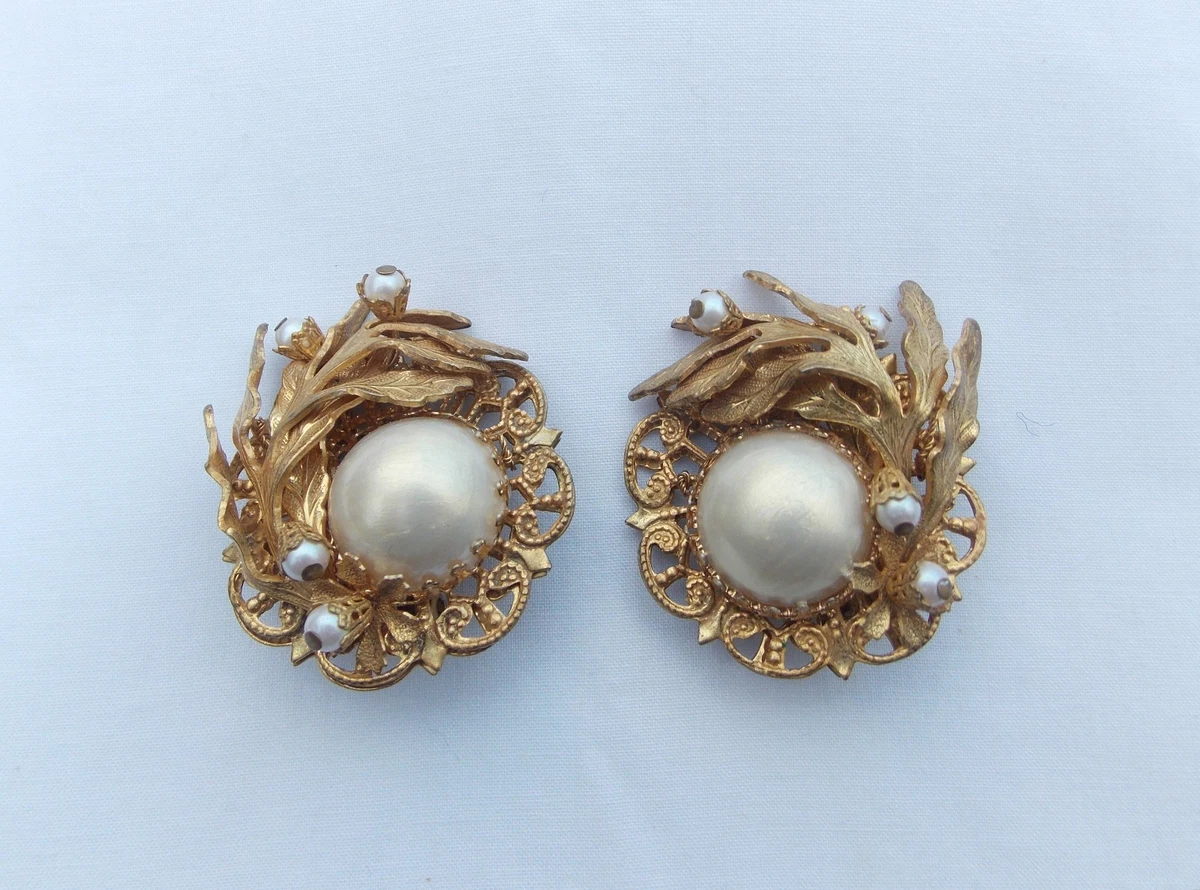 VINTAGE MIRIAM HASKELL FAUX PEARLS CLIP ON BUTTON EARRINGS