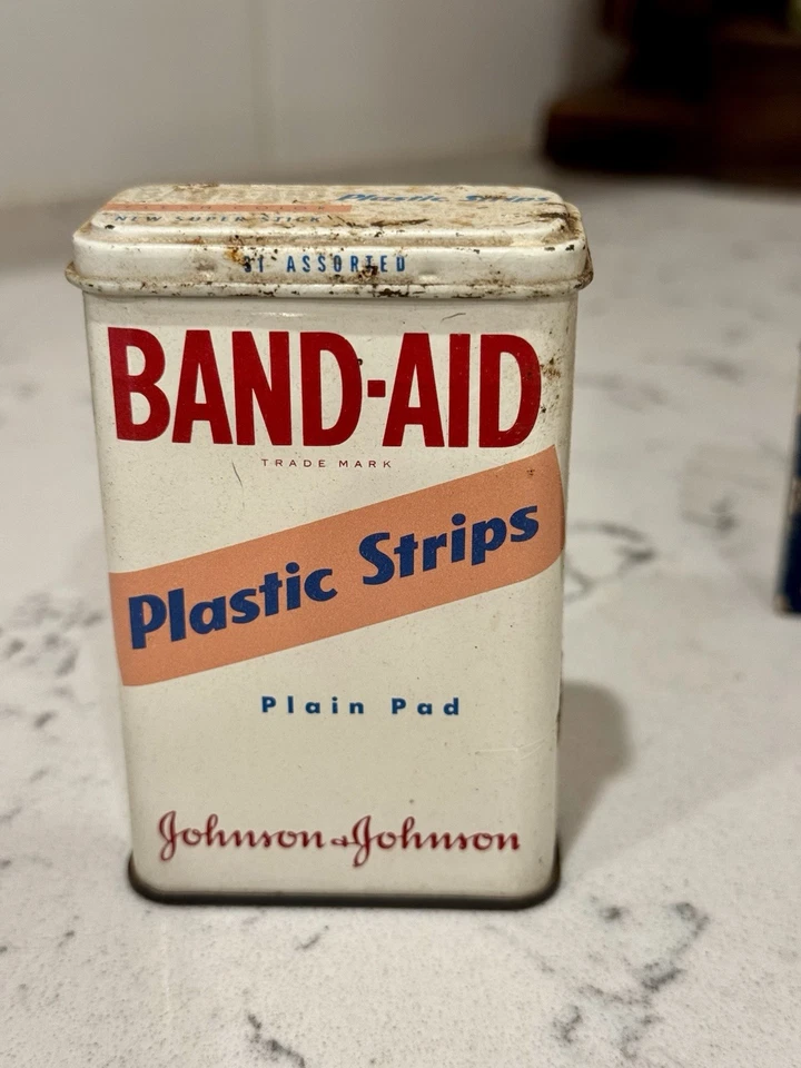Collection of 5 vintage first aid supplies from the mid-20th century. - Image 3 of 4