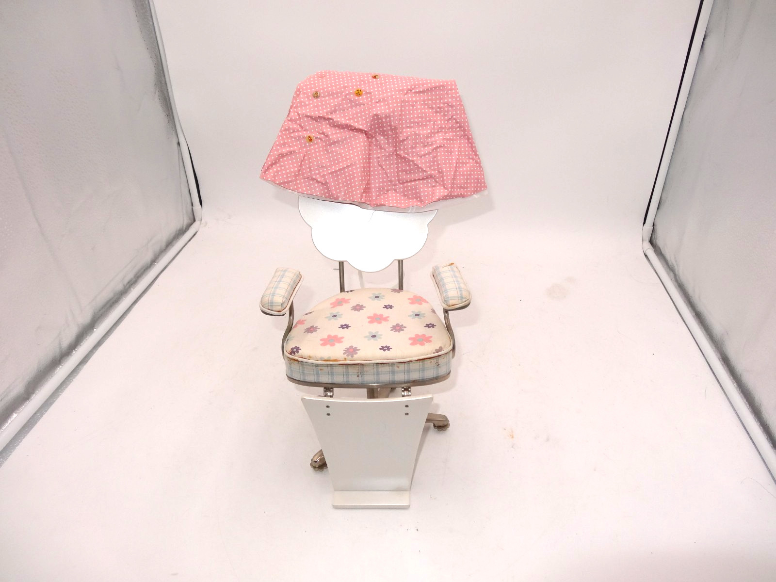 American Girl Doll Pleasant company  Salon Set Chair and Cape