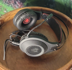 NUBWO 1100 Series Wired Over-Ear Gaming Headset 3.5mm Boom Mic Black/Red