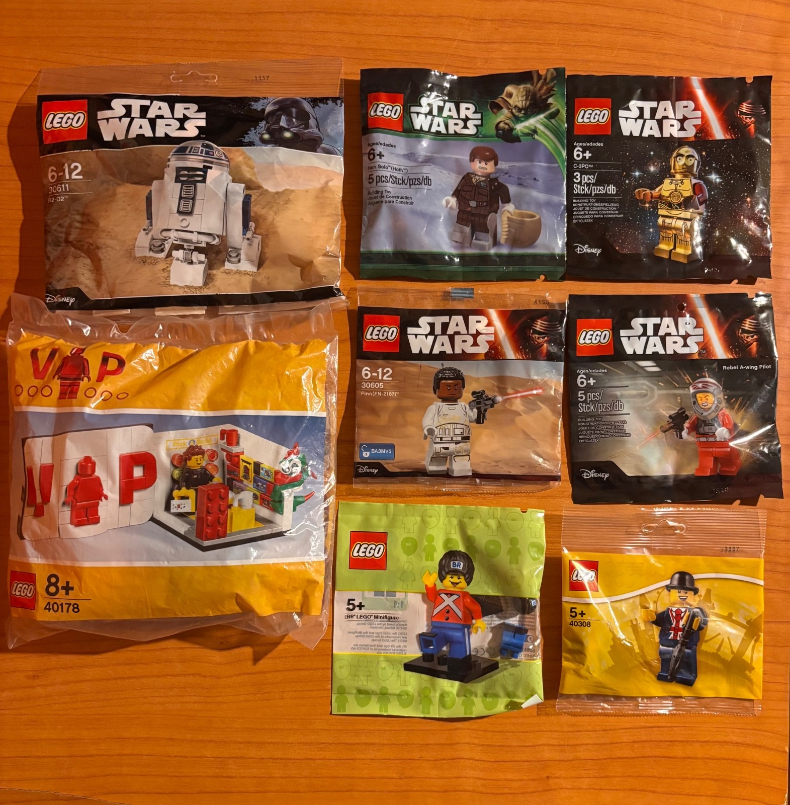 Offerta Lego Star Wars 30611 R2D2 + 30605 Finn + C-3PO Rosso Limited
